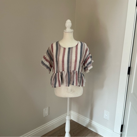 Woman’s beach style top - Picture 2 of 5